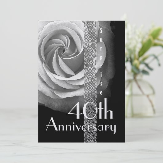 40. ÜBERRASCHENDE Hochzeitstag SILVER Rose Einladung (Stehend Vorderseite)