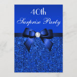 40. Überraschungs-Party-königliches Blau-Sequins Einladung<br><div class="desc">Der Überraschungs-Party Einladungen der Frau 40. personalisierte kundenspezifische Schablone. Elegantes kundenspezifisches königliches Blau fortieth/vierzig/40 Jahre alte Überraschungsgeburtstags-Partyfeier-Einladungen für Frauen mit einem hübschen königlichen Blau druckte Sequinsmuster, niedliche Bögen des königlichen Blaus und Bandbilder und bling Juweldiamanten/-Kristall des Druckbildes. Verfeinerte diese, modernes, weibliches, nobles, stilvolles, bezauberndes personalisiertes lädt werden verziert auf beiden...</div>