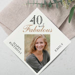 40 und fabelhafte Elegant Script Foto 40. Geburtst Serviette<br><div class="desc">40 und Fabulous Elegant Script Foto 40. Geburtstag Napkins. Das Sprichwort 40 und fabelhaft ist in modernem Drehbuch auf einem weißen Hintergrund. Machen Sie ihr eine eigene Papierserviette zum 40. Geburtstag aus dem Party. Passen Sie den Namen und die Altersnummer an und legen Sie Ihr Foto in die Vorlage ein....</div>
