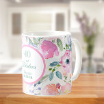 40 und fabelhafte, wasserfarbene, rosa Blume boho Kaffeetasse<br><div class="desc">Romantischer,  böhmischer,  boho Stil ist ein perfektes Geschenk für ein 40. Geburtstagsmädchen. Weiche,  feminine Blume in Rosa,  Grün und Pfirsichfarben mit grünem Blattwerk auf weißem Hintergrund. Mit dem Text: 40 und fabelhaft. Vorlage für einen Namen,  Alter und Datum,  grüne Buchstaben.</div>