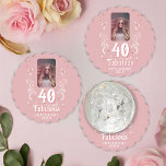 40 und fabelhaftes Foliage Pink Foto 40. Geburtsta Untersetzer<br><div class="desc">40 und Fabulous Foliage Pink Foto 40. Geburtstag Party Paper Untersetzer. 40 und fabelhafter Text in trendigem,  weißem Skript mit einem Namen und weißem Blattwerk auf einem rosa Hintergrund. Personalisieren Sie es mit Ihrem Foto,  Ihrem Namen und dem Alter.</div>