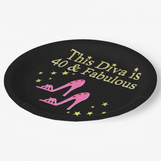 40 UND FABULOUS PINK SHOE QUEEN DESIGN PAPPTELLER (Schrägansicht)