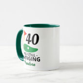 40 und immer noch schwingen, lustiger 40. Geburtst Tasse (Vorderseite Links)