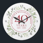 40th Ruby Wedding Anniversary Wasserfarbe Blätter  Große Wanduhr<br><div class="desc">Das elegante 40-jährige Hochzeitsjubiläum-Design mit feinen,  weichen Aquarellfarben-Blätter ist personalisiert mit Jubiläumsinformationen in elegantem rubinrotem Text. von Thisisnotme© entwickelt</div>