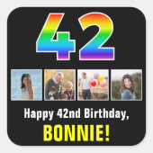 42. Geburtstag: Regenbogen "42"; kundenspezifische Quadratischer Aufkleber (Vorderseite)