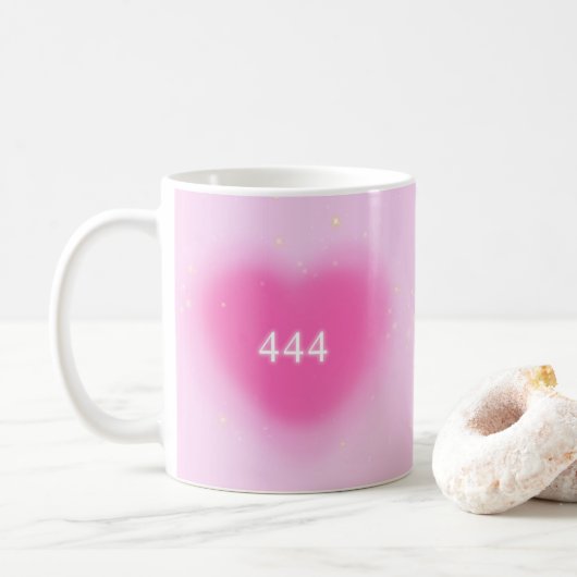 444 Moderne rosa Herzästhesie Engel Number Kaffeetasse (Mit Donut)