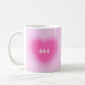 444 Moderne rosa Herzästhesie Engel Number Kaffeetasse (Links)