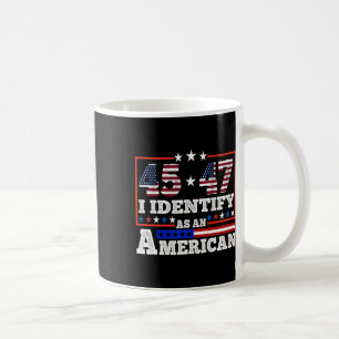 45 47 Ich identifiziere mich als Amerikaner Trump Kaffeetasse