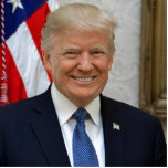 45 Donald J Trumpf Freistehende Fotoskulptur<br><div class="desc">Donald Trump Präsident von Vereinigten Staaten Trumpf Donald John ist der 45. und gegenwärtige Präsident der Vereinigten Staaten. Bevor er Politik eintrug, war er ein Geschäftsmann und eine Fernseh-Persönlichkeit. Trumpf war geboren und angehoben in die New- York Citystadt der Königinnen empfangen, und ein Wirtschaftsgrad von der Wharton Schule der Universität...</div>