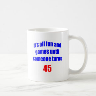 45 jemand dreht 45 kaffeetasse