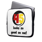 45 sieht mir so gut aus wie Shirts und Geschenke Laptopschutzhülle (Vorderseite Links)