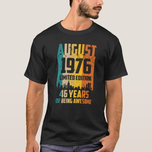 46th Birthday 46 Years Awesome Since August 1976 V T-Shirt (Vorderseite)