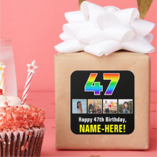 47. Geburtstag: Regenbogen "47"; benutzerdefiniert Quadratischer Aufkleber
