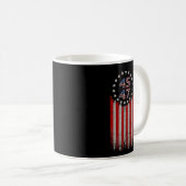47 Trump 2024 Amerikanische Flagge Kaffeetasse (VorderseiteRechts)