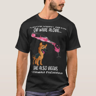 4 Eine Frau kann nicht allein von Wein leben. Sie  T-Shirt