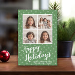 4 Foto Collage Frohe Weihnachten Whimsical Punkt<br><div class="desc">Verwenden Sie vier quadratische Fotos mit dem Thema in der Mitte. Machen Sie einen einzigartigen und trendigen Happy Gruß mit einem lustigen Muster auf der Rückseite. Wenn Sie etwas bewegen möchten,  klicken Sie auf die Schaltfläche Anpassen,  um Änderungen vorzunehmen.</div>