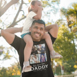 4 Foto für Familien Wir Liebe Sie Papa T-Shirt<br><div class="desc">Personalisierter Papa-T - Shirt mit 4 Familienbildern,  den Worten "Wir Liebe du Papa" und den Kindernamen. Ideal für besondere Anlässe,  Geburtstage,  Weihnachten oder den Tag des Vaters! Foto Tipp: Fotos in Quadrate schneiden,  bevor Sie sicherstellen,  dass Betreff im Zentrum für beste Ergebnisse ist.</div>