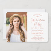 4 Foto Graduation Party Blush Pink & Gold Script Einladung (Rückseite)
