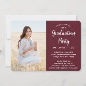 4 Foto Maroon and White Script Graduation Party Einladung (Rückseite)