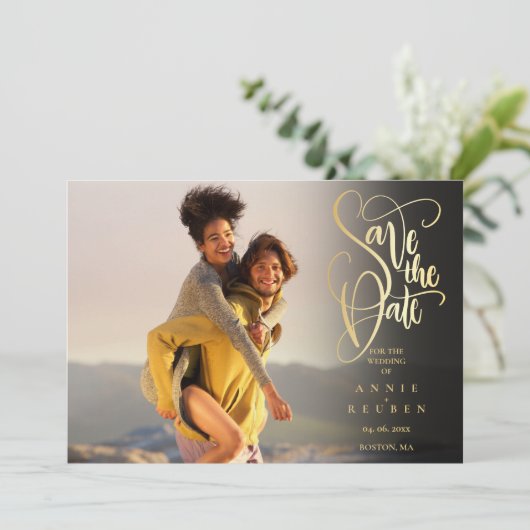 4 Foto Modernes, elegantes Gold Script Save The Date (Stehend Vorderseite)