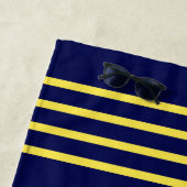 4 Goldstreifen für Kapitän - Name und anderer Text Strandtuch (Beispiel)