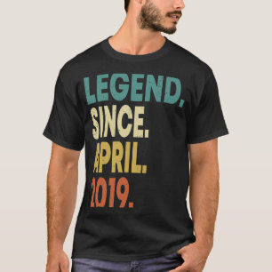 4 Jahre alte Legende seit April 2019 4. Geburtstag T-Shirt