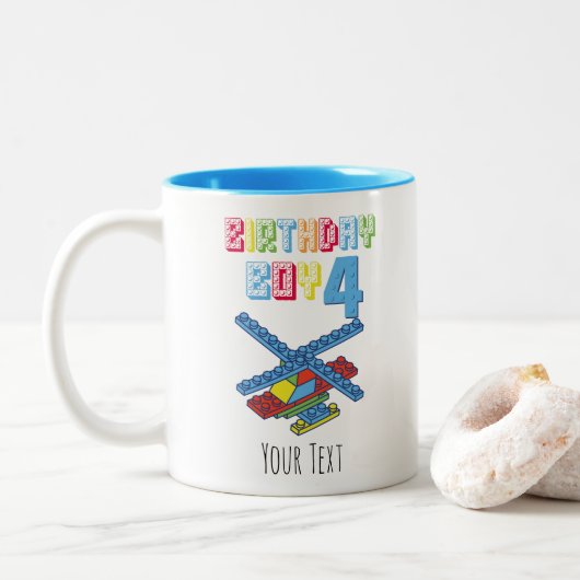 4-jähriges Gebäude Personalisiert Geburtstag Zweifarbige Tasse (Mit Donut)