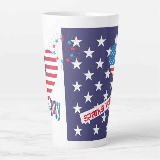 4. Juli American USA Flag Herz Flag Fireworks Milchtasse (Vorderseite)