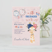 4. Juli BABY SHOWER INVITE Firecracker Giraffe Einladung (Stehend Vorderseite)