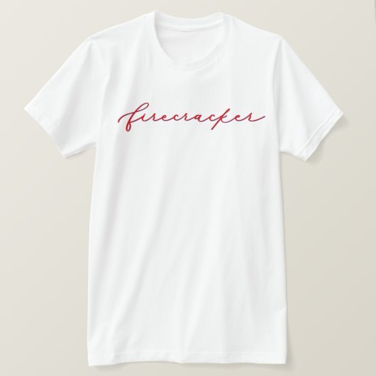 4. Juli Firecracker Minimalistisch Red Script T-Shirt (Design vorne)