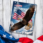 4. Juli Glücklicher Unabhängigkeitstag Gruß Postkarte<br><div class="desc">4. Juli Glücklicher Unabhängigkeitstag Gruß Postkarte. Ein majestätischer Glatzenadler,  der mit der amerikanischen Flagge im Hintergrund steil ansteigt,  symbolisiert Freiheit und Stärke. Die Grüße auf der Rückseite,  wie gewünscht.</div>