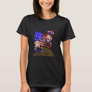 4. Juli Gnomes American USA Patriotic Garden T-Shirt