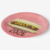 4. Juli Hot Dog auf Gingham Napkins Pappteller (Schrägansicht)