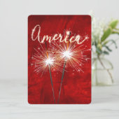 4. Juli Party Sparkler auf Rot Einladung (Stehend Vorderseite)