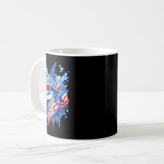 4. Juli Patriotic Funny Shark Sungles Unabhängigke Kaffeetasse (Vorderseite Links)