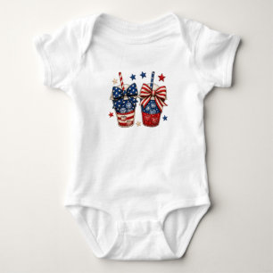 4. Juli-Patriotische Getränke mit Sternen und Stre Baby Strampler