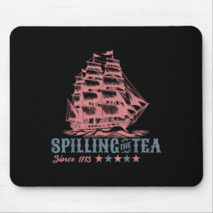 4. Juli: Seit 1773 wird Tee verschüttet - Lustiges Mousepad
