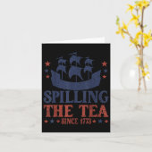 4. Juli Spilling der Tee seit 1773 Funny Retr Karte (Gelbe Blume)