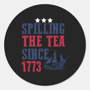 4. Juli Spilling the Tea 1773 American History Runder Aufkleber