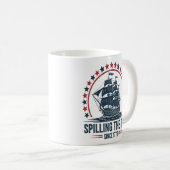 4. Juli Spilling the Tea seit 1773 Vierte von Kaffeetasse (VorderseiteRechts)