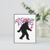 4. Juli Squatchin' w/Fireworks Postkarte (Stehend Vorderseite)