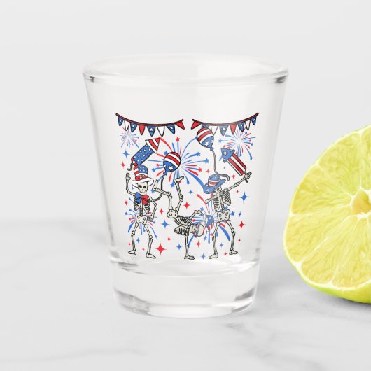 4. Juli Tanzskelette Schnapsglas (Vorderseite)