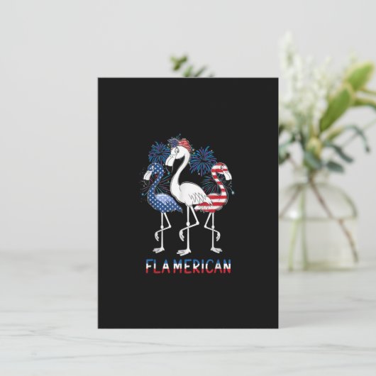 4. Juli US Flag Funny Patriotic Flamingo Flame Einladung (Stehend Vorderseite)