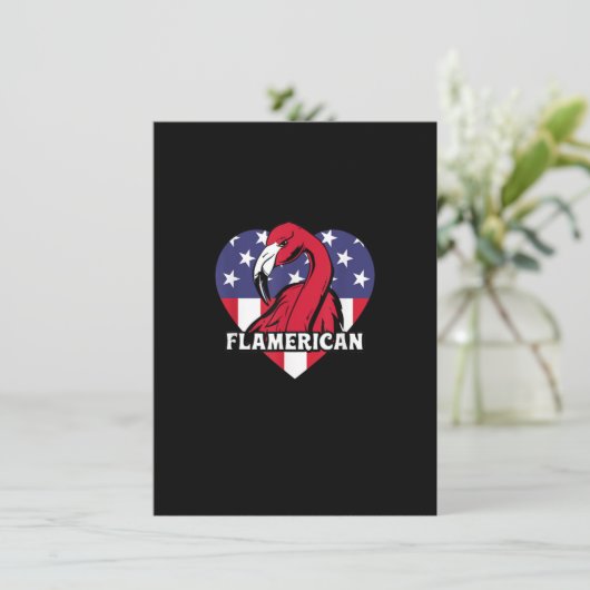 4. Juli US Flag Funny Patriotic Flamingo Flame Einladung (Stehend Vorderseite)