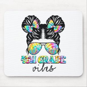 4. Klasse Vibes Messy Hair Bun Girl Ck zur Schule  Mousepad