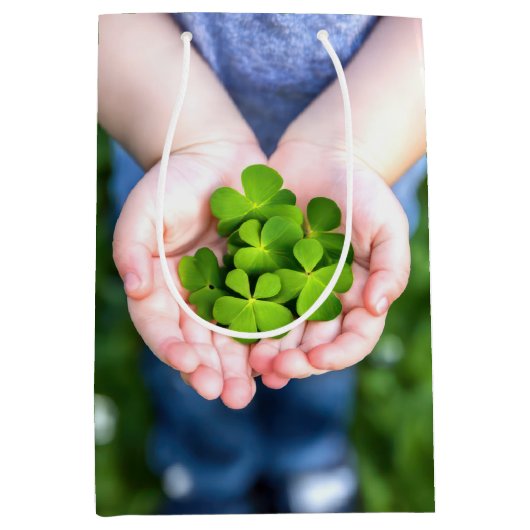 4 Leaf Clovers St. Patrick's Day Mittlere Geschenktüte (Vorderseite)