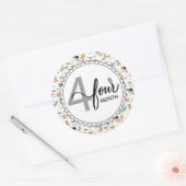 4 Monate Milestone Baby Giraffen und Balloons Runder Aufkleber (Umschlag)