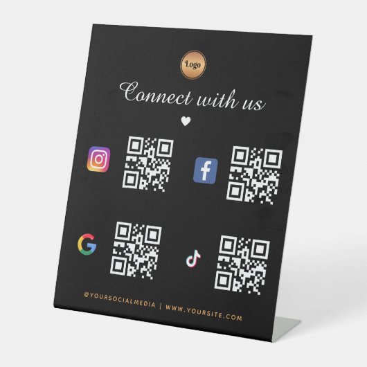 4 Social Media Qr Code Gold Logo TikTok Facebook Sockelschild (Vorderseite)