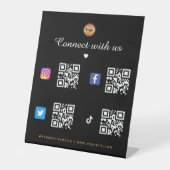 4 Social Media Qr Code Gold Logo TikTok Facebook Sockelschild (Vorderseite)