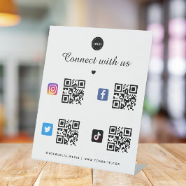 4 Social Media Qr Code Herzlogos TikTok Facebook Sockelschild